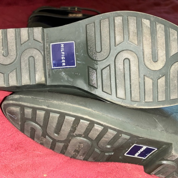 Tommy Hilfiger rain boots, size 9, army green and navy with scarlet interior - Picture 2 of 4